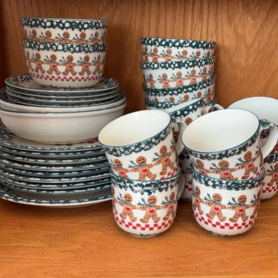 Cute Folkcraft Gingerbread Holiday Dish Set for 8 , 