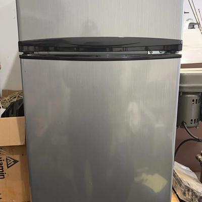 Small Magic Chef Refrigerator & Freezer * Tested Works