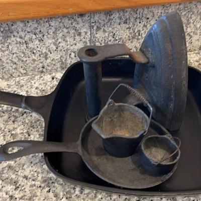 CAST IRON! Iron #8 T. Shelloon & Co. Wolverhampton * Miniature Pot & Water Pail * 5” Skillet 