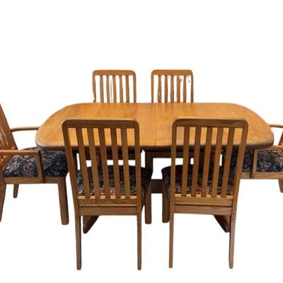 Oak Dining Room Table with 6 Nice Upholstered Matching Chairs 