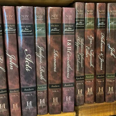 17 NIV Based Holman Reference & Anders Old & New Testament Commentary * Volumes Not Complete