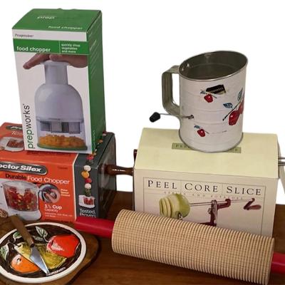 Food Chopper * Electric Food Chopper * Peel Core Slice Apples * Wooden Pear Shaped Mid Century 