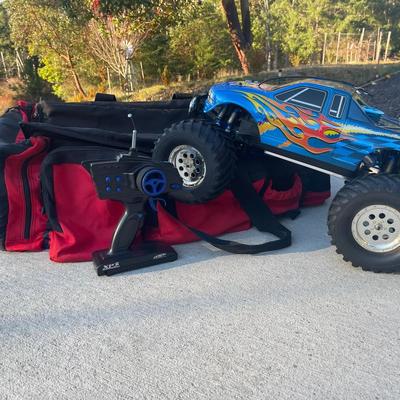 Team Associated Monster GT 4.60 SE Nitro-Powered (RC) Monster Truck. 