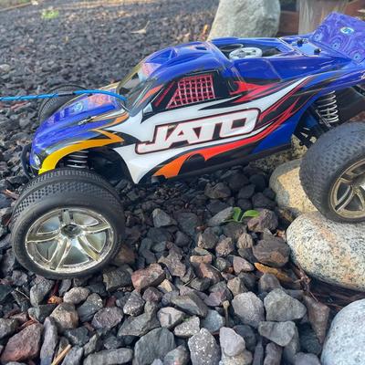 Traxxas Jato 3.3 Nitro 2WD Stadium Truck