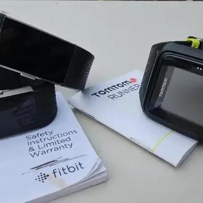 Fitbit Charge 2 // TomTom Runner GPS Watch