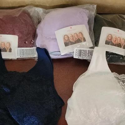 Breezies Lace Seamless Wirefree Bras New