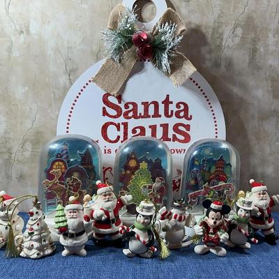 Hallmark Christmas LightUp Animated Village Scene Dome Elf Girl Reindeer Musical