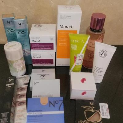 Beauty Collection Featuring Murad And IT NWT 