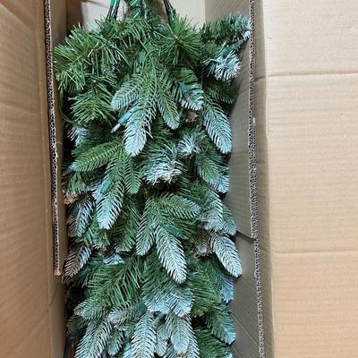4ft Christmas Tree In Basket - Pre Lit