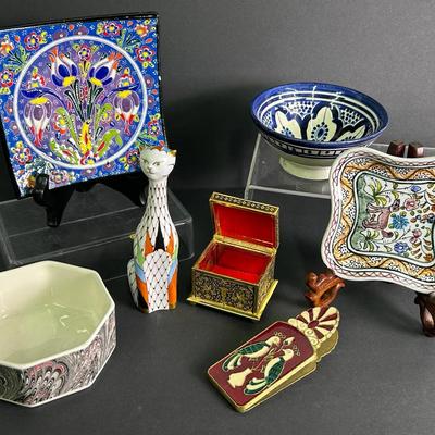 Damascene Trinket Box, Villeroy & Boch Bowl, Hollohaza Cat & More