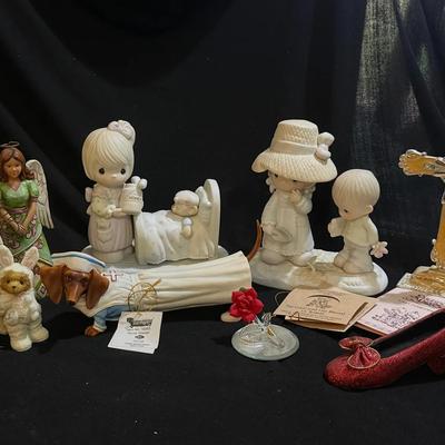 Mix Of Trinkets And Figurines 