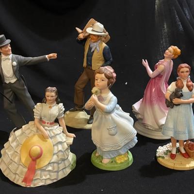 Mix Of Figurines 