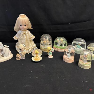 Precious snow globes