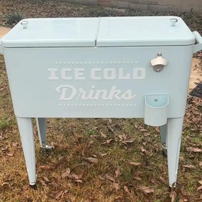 Retro Patio Cooler on Wheels in Robin’s Egg Blue