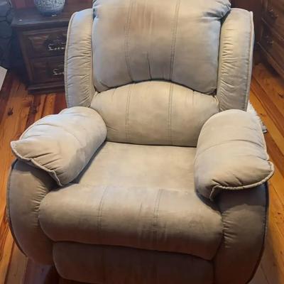 Southern Motion Gray Suede Recliner
