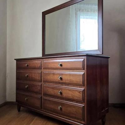 Dresser w/ Mirror by Willett (BR3)