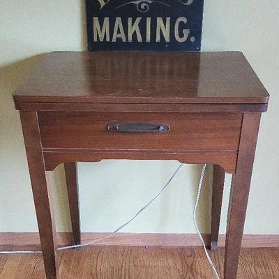 Singer Sewing Machine (K)