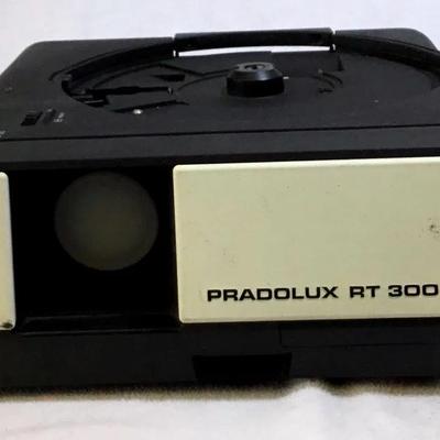 Leipzig Pradolux RT- 300 35mm Slide Projector with Case