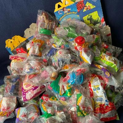 McDonalds Toy Story 2 Disney Pixar 1989 Quebec Market, 70 + Pcs