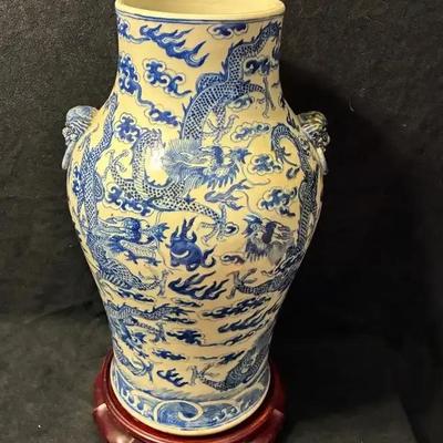 Chinese Dragon Porcelain Vase 