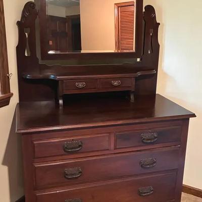 Antique Dressing Table With Mirror 