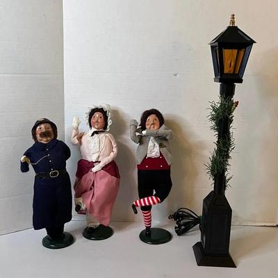 Byer’s Choice Carolers