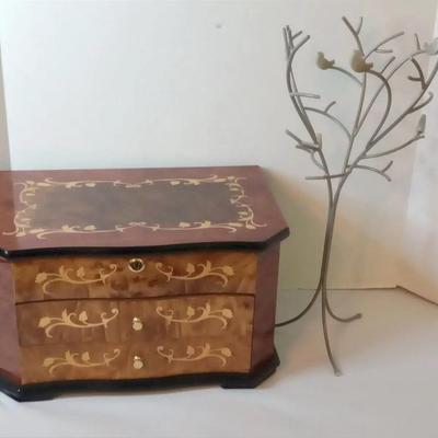 Laminated Jewelry Box + Metal Necklace Holder