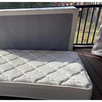 Vaughan-Bassett Wood Headboard, Footboard & Rails With Mattress & Box Spring (BED #3)
