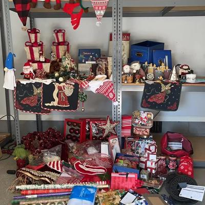 Christmas Décor Collection Featuring Santa Figures, Stockings & Ornaments