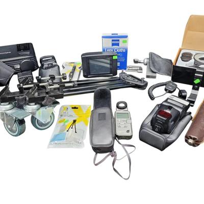 AL107 Camera Accessory Assortment