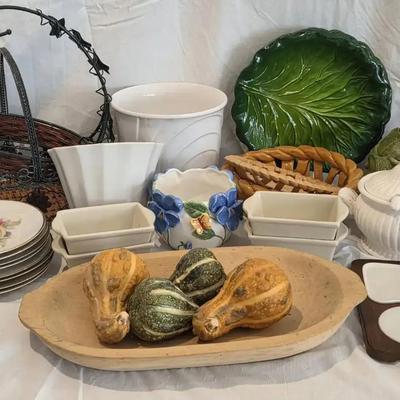 Kitchen Décor Collection with Ceramic Planters, Fruit Plates & Baskets