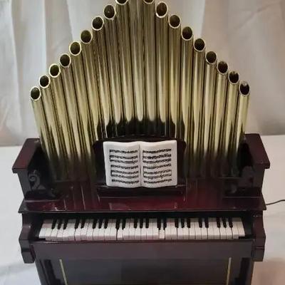 Mr. Christmas Gold Label Holiday Musical Organ with Moving Keys