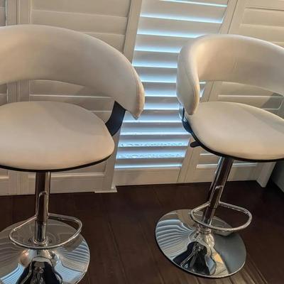 Wade Logan Carmelyn Swivel Upholstered Adj Height Counter Stool W/ Metal Frame