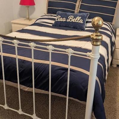 Full/Queen Comforter Set