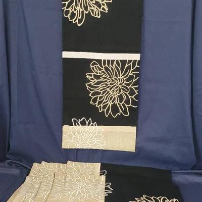 6' Table Runner & Set Of 10 Floral Placemats (19" X 13")