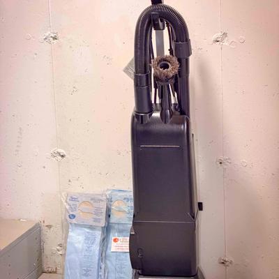 Aerus Lux Heavy Duty Upright Vacuum Model U165A