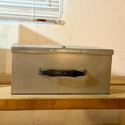 Metal Lockbox With Key 