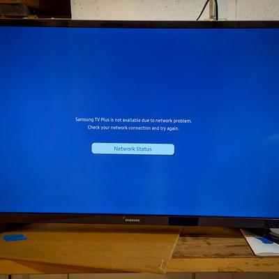 Samsung 32 Inch Smart TV & Remote UN32N5300AFXZA