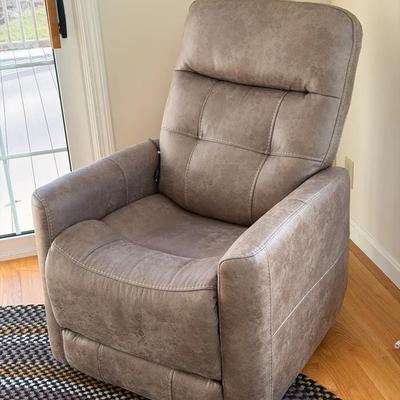Like New Lifting Power Recliner