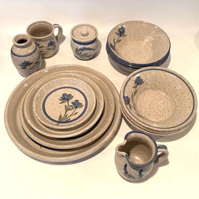 Sale Photo Thumbnail #47: Granite Lake stoneware, Munsonville, NH dinnerware set for 12