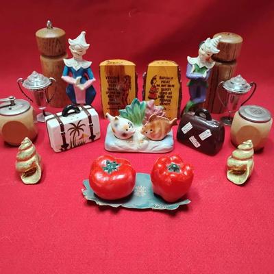 Vintage Assorted Salt And Pepper Shakers 