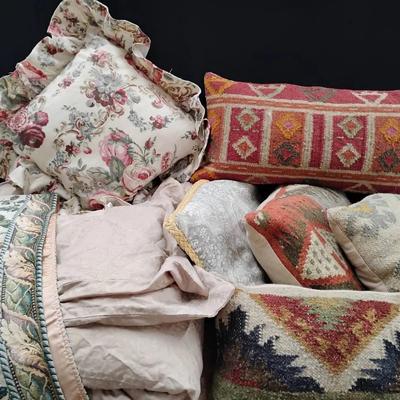 Cozy Comfort Pillows And Blankets 