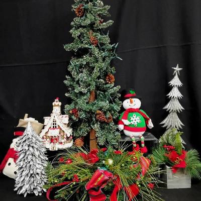 Large Christmas Décor Assortment – Trees, Wreaths, Arrangements & Holiday Accents