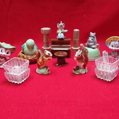 Vintage Mixed Lot – Figurines & Salt/Pepper Shakers – Cute Animals & Glass Pieces
