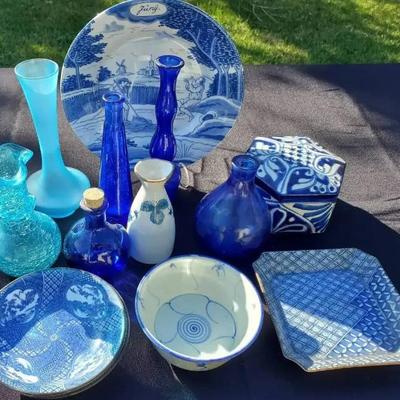 St1053 vintage blue and white china and glass