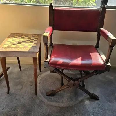 St1042 director s chair and chessboard
