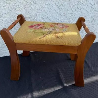 St1013 vintage needlepoint wooden stool