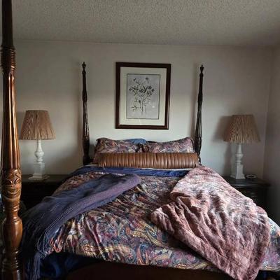St1076 queen size four post bed nightstands, lamps and more