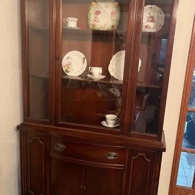 St1160 china hutch