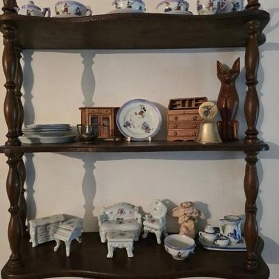 St1082 disney miniatures and shelf